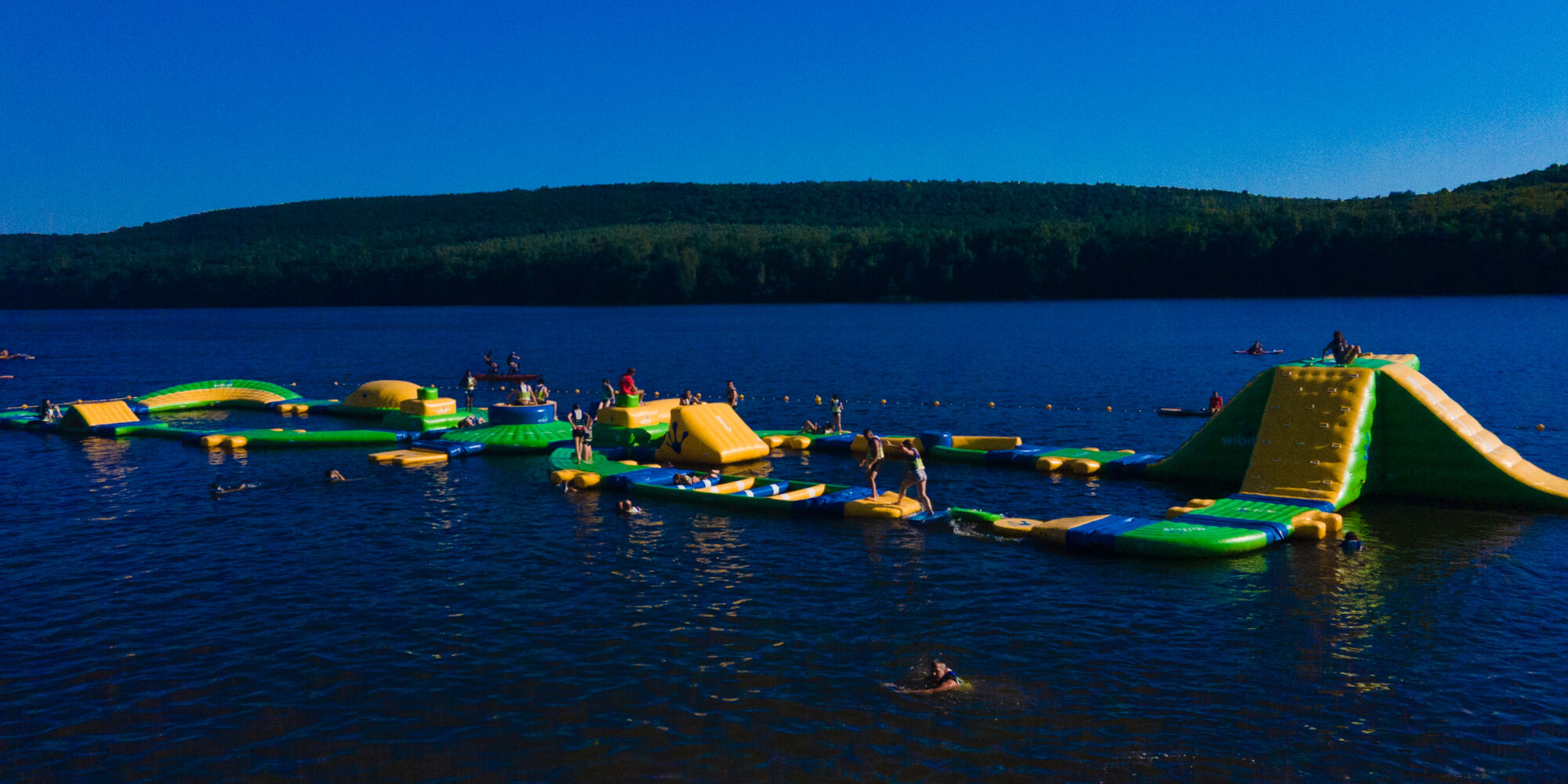 Vue d'ensemble du Wi Splash au lac des Vieilles Forges